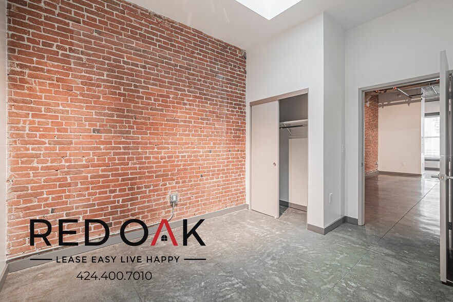 Building Photo - 430 S Broadway