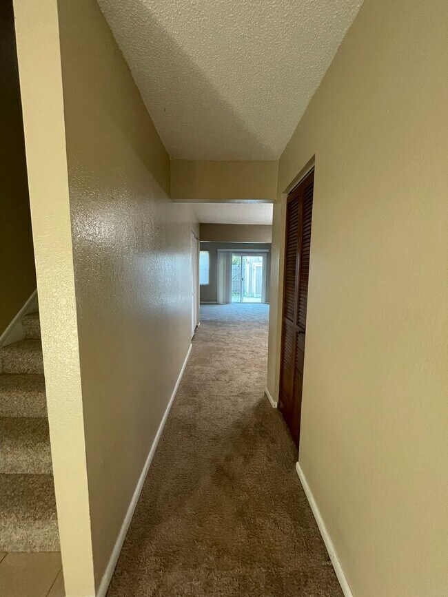 Building Photo - Townhome in Ormond Beach