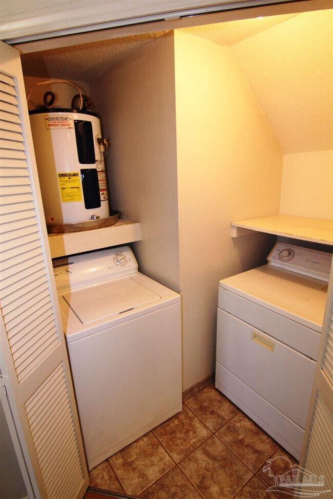 Building Photo - 5001 Grande Dr