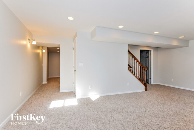 Building Photo - 1903 Briarfield Dr