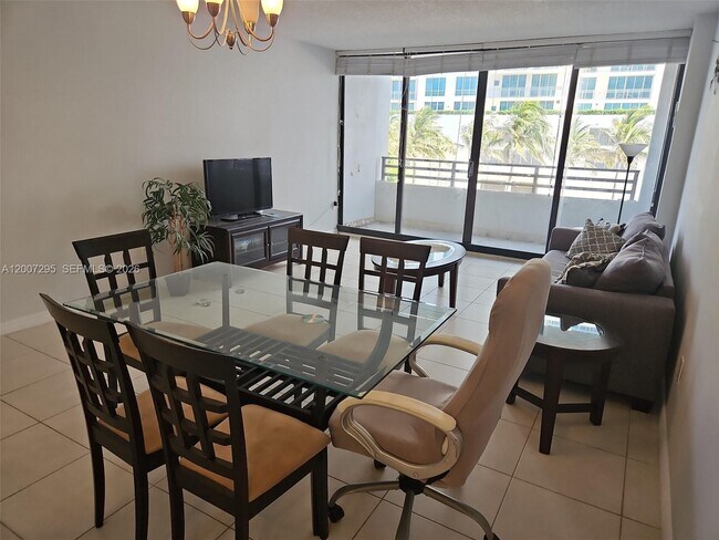 Building Photo - 3505 S Ocean Dr