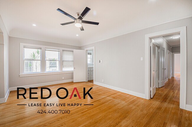 Building Photo - 149 S Sycamore Ave