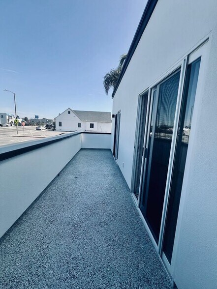 Building Photo - 310 E Grand Ave