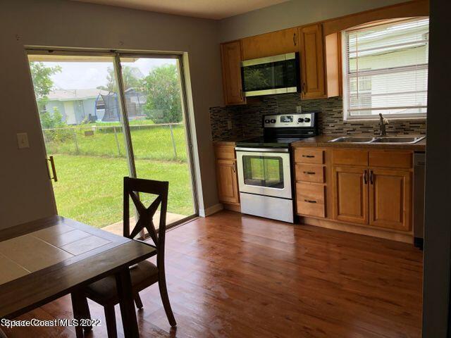 Building Photo - 423 Count St