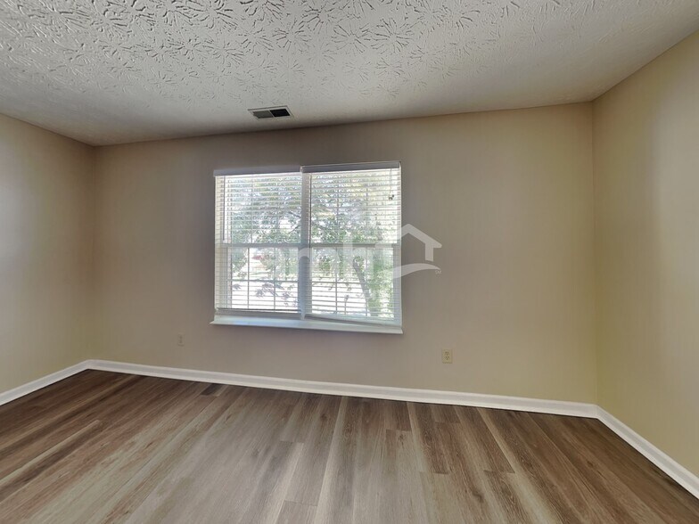 Building Photo - 13920 Bruddy Dr