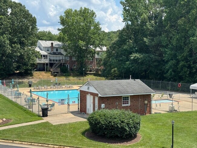 Building Photo - 6013 Newington Dr