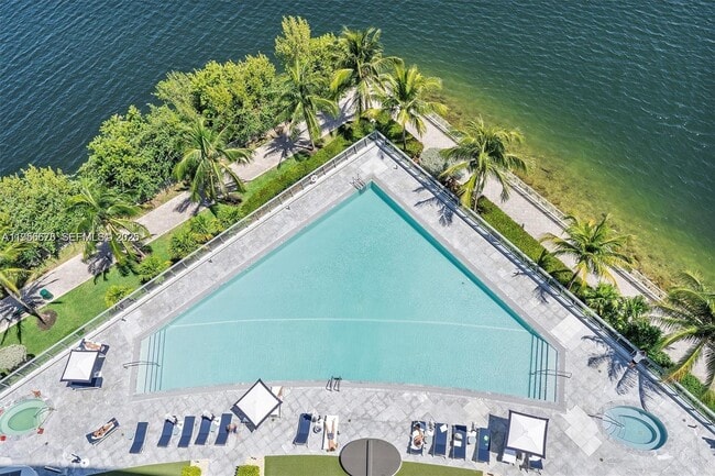 Building Photo - 3300 NE 188th St