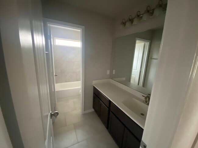 Building Photo - 10918 Hillside Dr