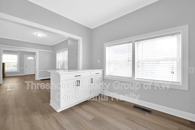 Building Photo - 342 E Morrill Ave