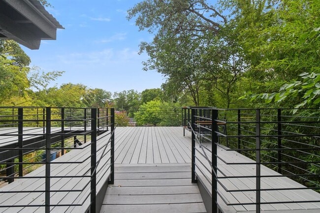 Building Photo - 1501 Rockdale Cir