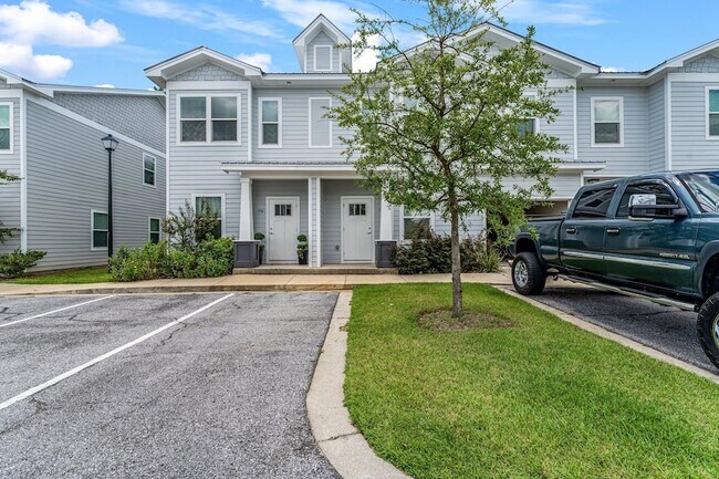 Primary Photo - 318 Date Palm Ln