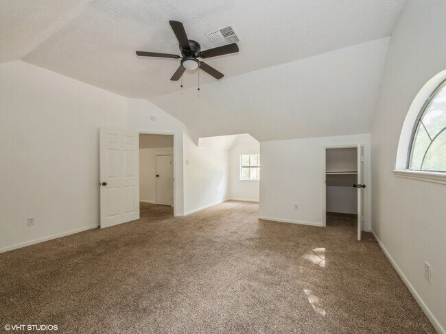 Building Photo - 1320 E Red Cedar Cir
