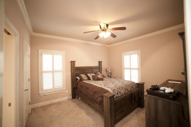Building Photo - 4 br, 4 bath House - 106 Holbrook Drive