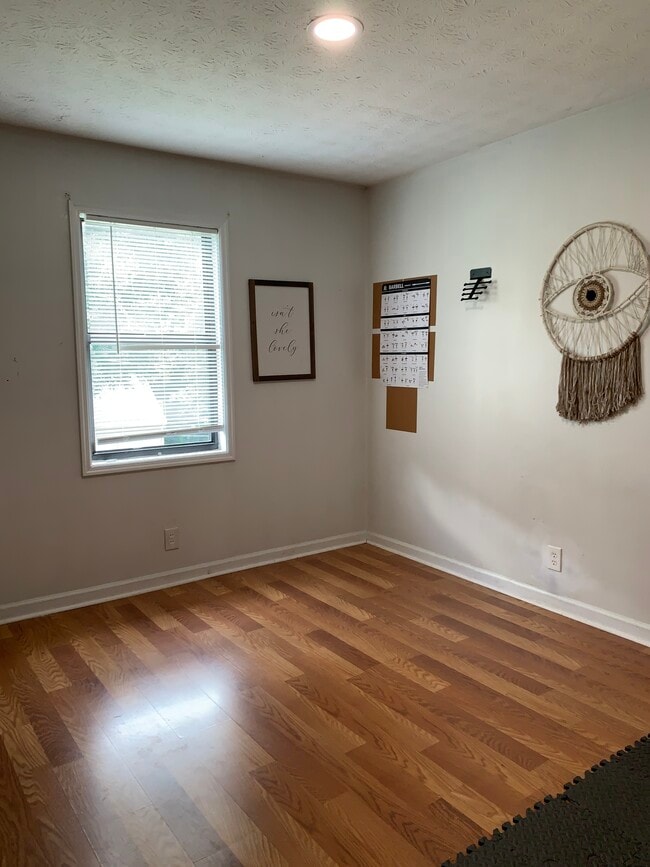 Building Photo - 634 Village Creek Dr SW