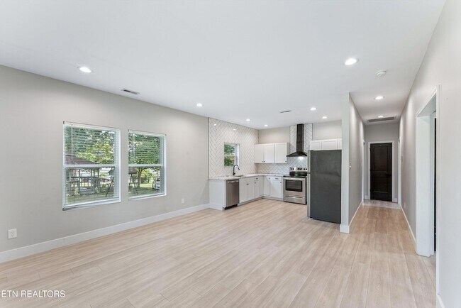 Building Photo - 5004 Knoxwood Dr