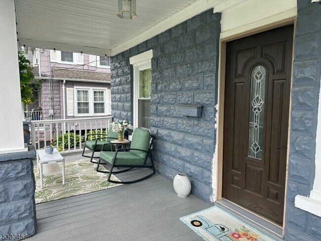 Building Photo - 89 Farragut Rd