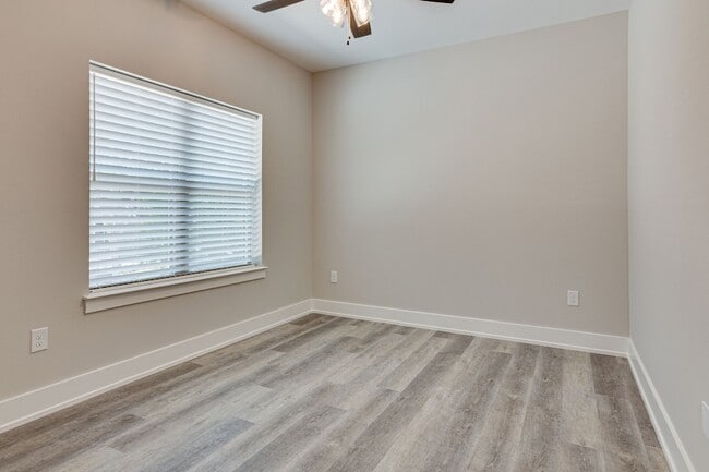 Building Photo - 115 W Jones St