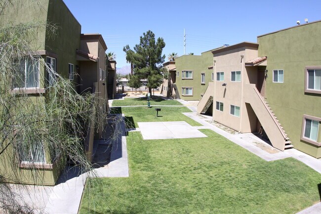 Building Photo - A Spacious and Stylish 2 Bed / 2 Ba Condo Gated Community