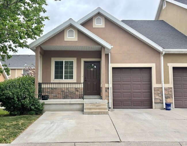 Building Photo - Beautiful Draper Townhome at Bella Monte!