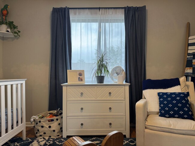 Building Photo - Spacious Corner Townhome with Private Yard...