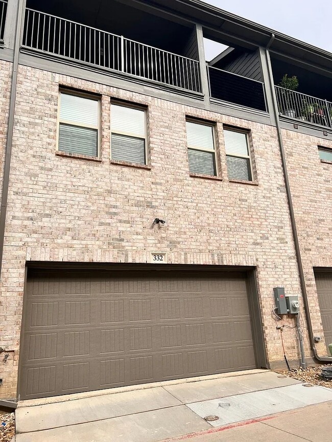 Building Photo - 332 Blackthorne Dr