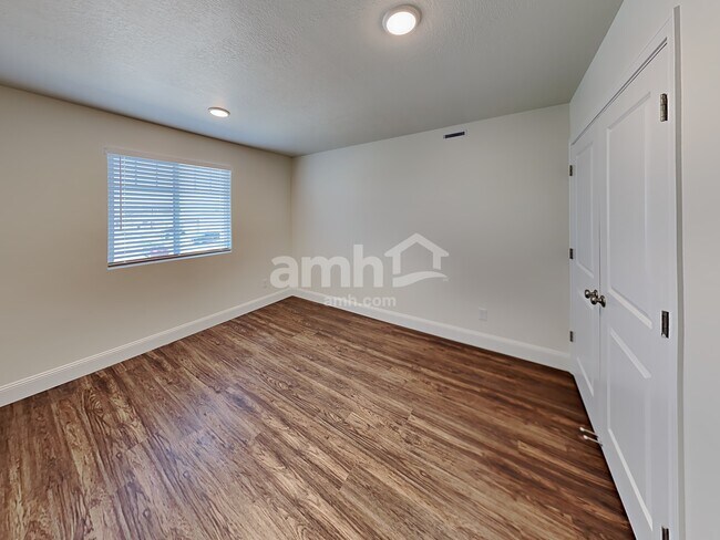 Building Photo - 3341 S 2580 W