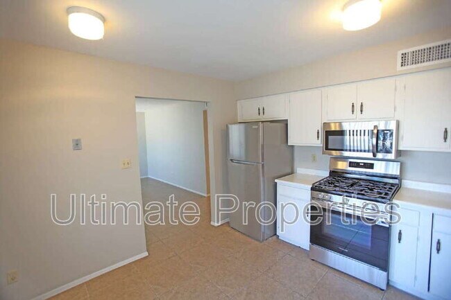 Building Photo - 3832 W Acapulco Ln