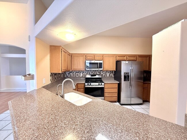 Building Photo - Spacious 4-Bedroom, 2-Bathroom Single-Stor...