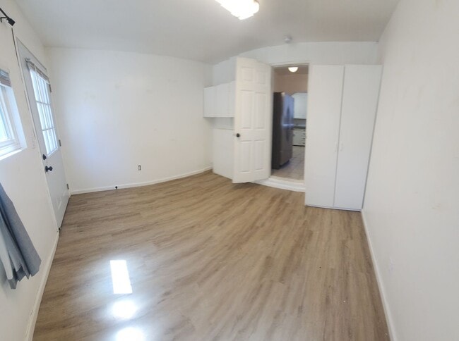 Building Photo - 7 Bedroom 3 bath home close to POLY!!!!