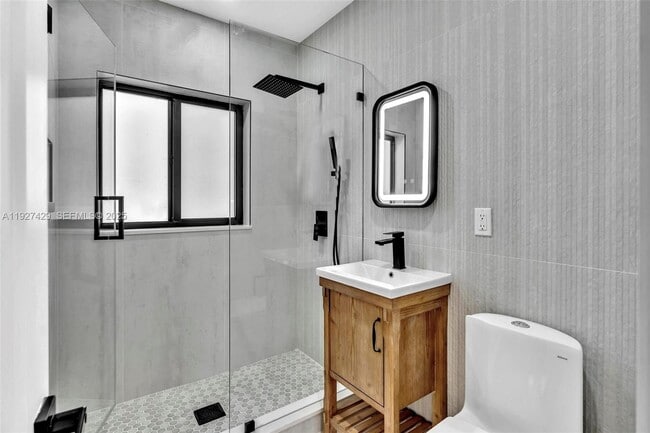 Building Photo - 1123 NE 1st Ave.