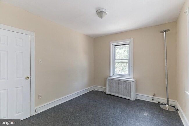 Building Photo - 4812 E Roosevelt Blvd