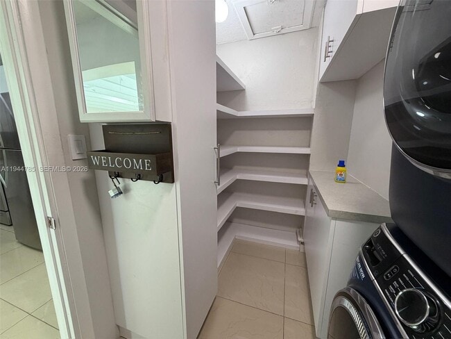 Building Photo - 9920 Jamaica Dr