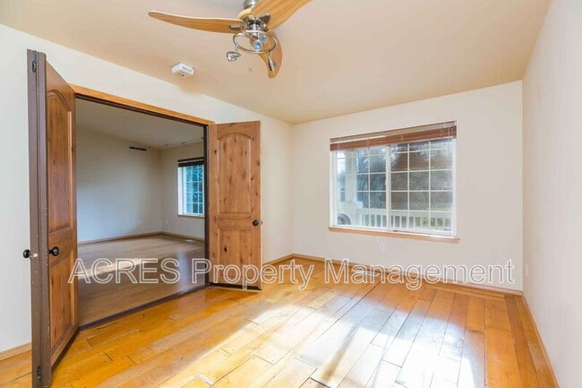 Building Photo - 620 S 192nd Pl