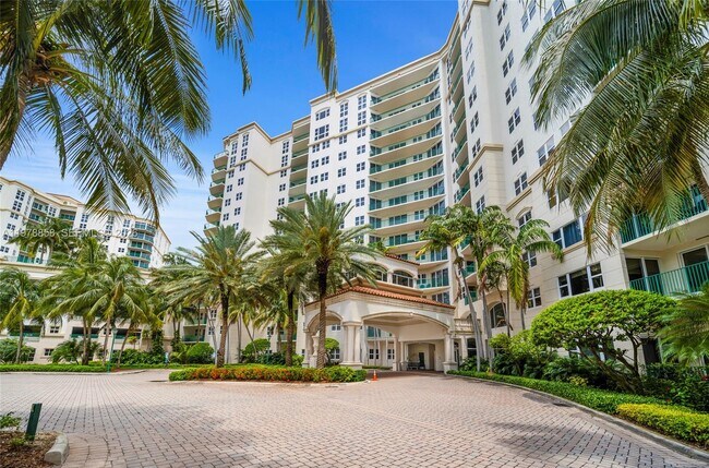 Building Photo - 20000 E Country Club Dr