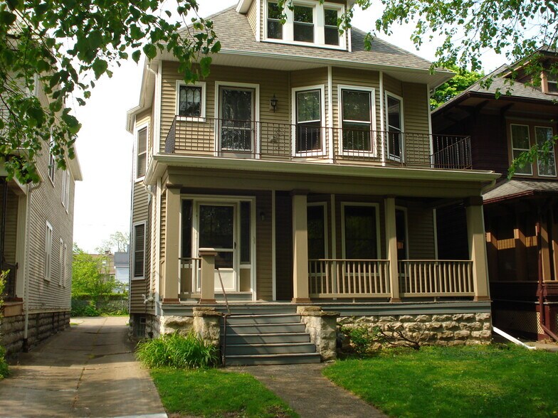 Building Photo - 118 Russell St