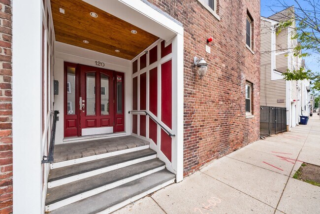 Building Photo - 120 W Seventh St