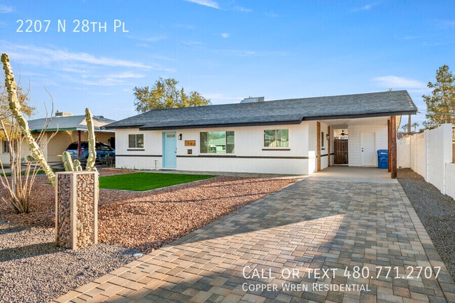 Building Photo - 2207 N 28th Pl