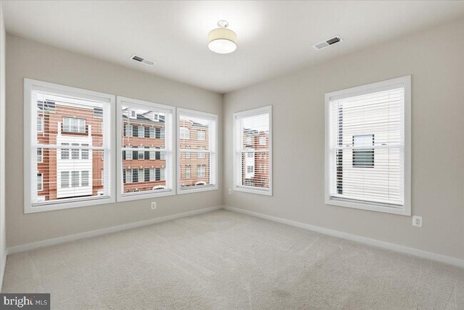 Building Photo - 23551 Buckland Farm Terrace