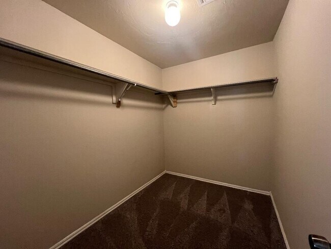 Building Photo - 624 Vickery Ave