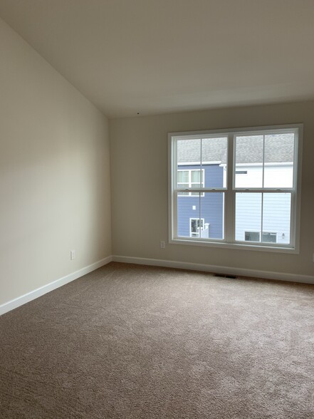 master bedroom - 290 Hamilton Ave NW