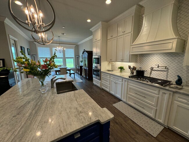 Building Photo - 629 Dumaine Dr