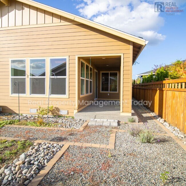 Building Photo - Beautiful 2 Bed Rambler! 55+ Community!