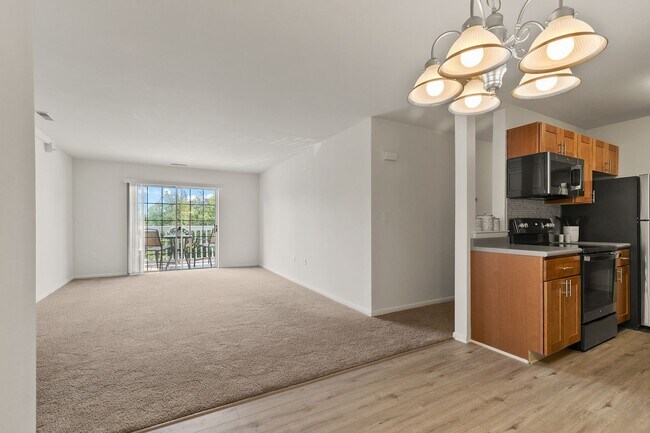 Building Photo - One Bedroom Contemporary Style Apartment on the Second Floor