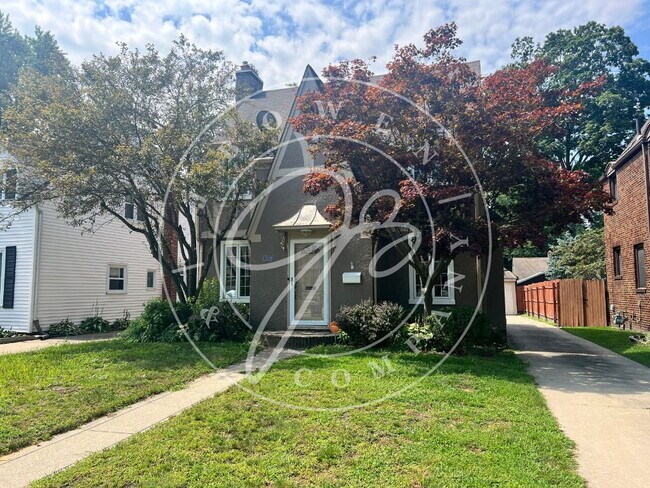 Primary Photo - 3739 Elmhurst Rd