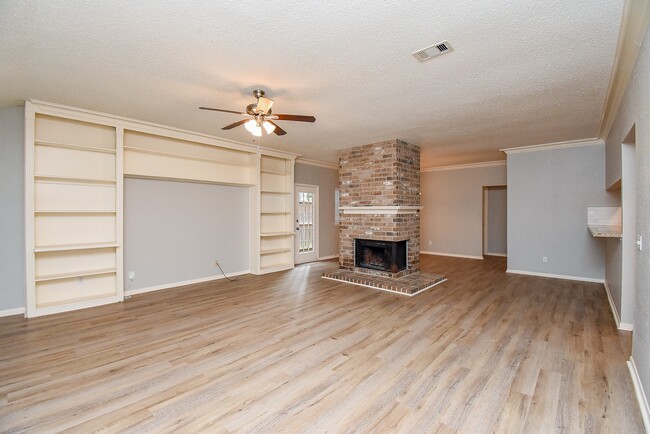 Building Photo - 10319 Tablerock Dr