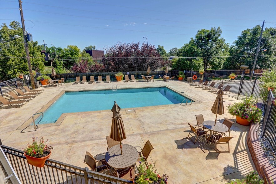 Primary Photo - Edelweiss Apartments