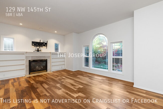 Building Photo - Beautiful 5 bed 3.5 bath in Seattle's Broa...