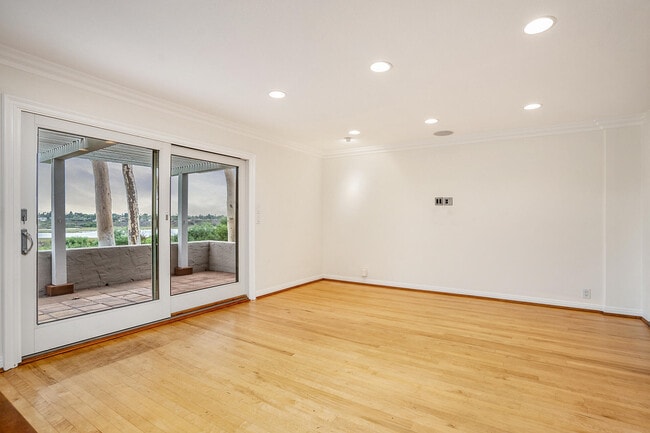 Building Photo - 316 Vista Madera