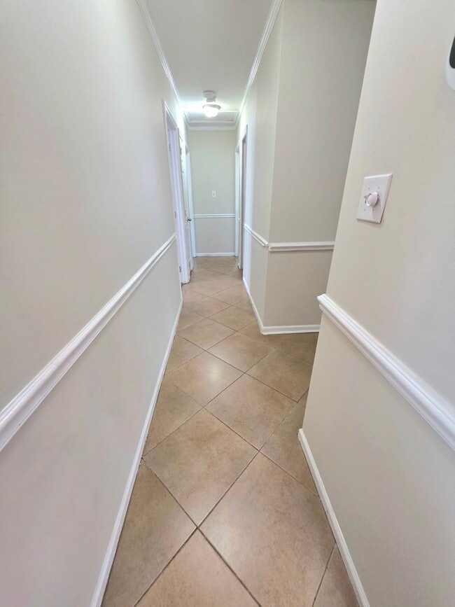 Building Photo - Move In Ready 3 Bedroom Ranch!