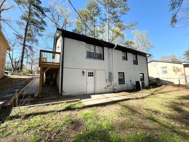 Building Photo - 1116 E Geer St